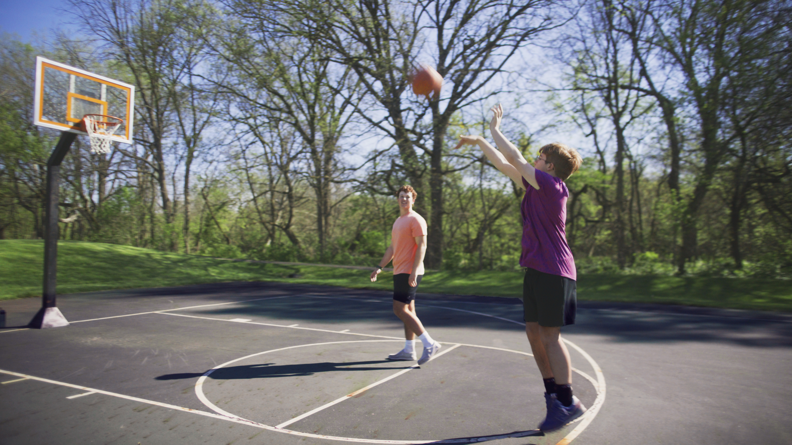 Quentin, a 16-year-old who takes Koselugo for NF1  PN, playing basketball with a friend